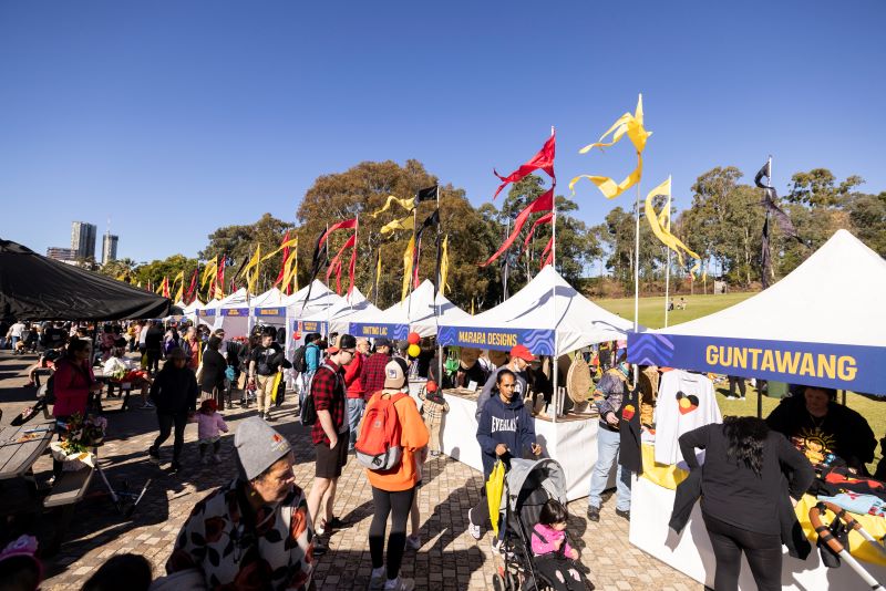 Warami day with women and men at the stalls