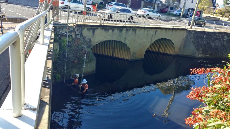 Men putting scaffolding in the water